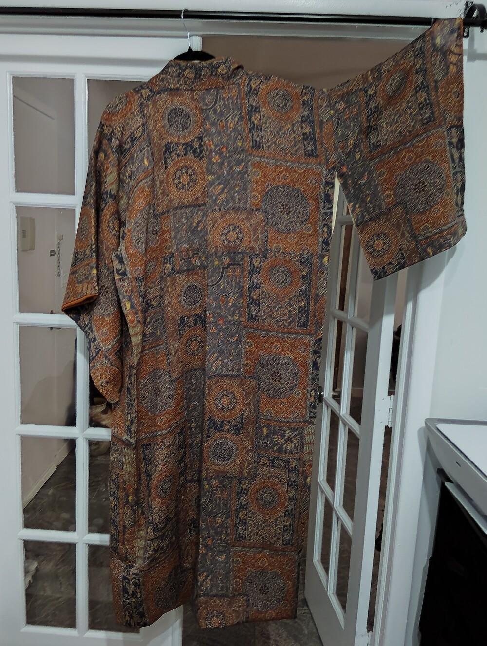 Authentic Japanese Orange & Navy Paisley Kimono Robe ๐๐๐ฎโ๐จ - Picture 3 of 4